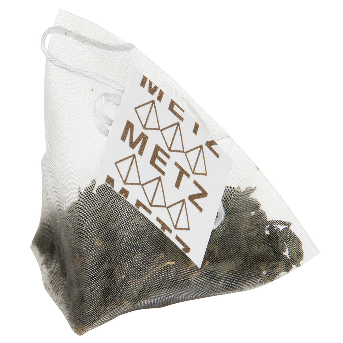Pyramid style teabag with dry green tea leaves and a Metz label